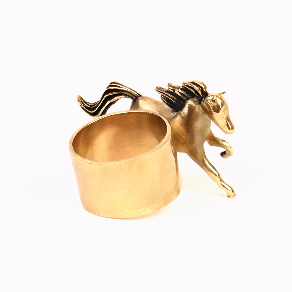 Brass horse-shaped ring holder with round dish
