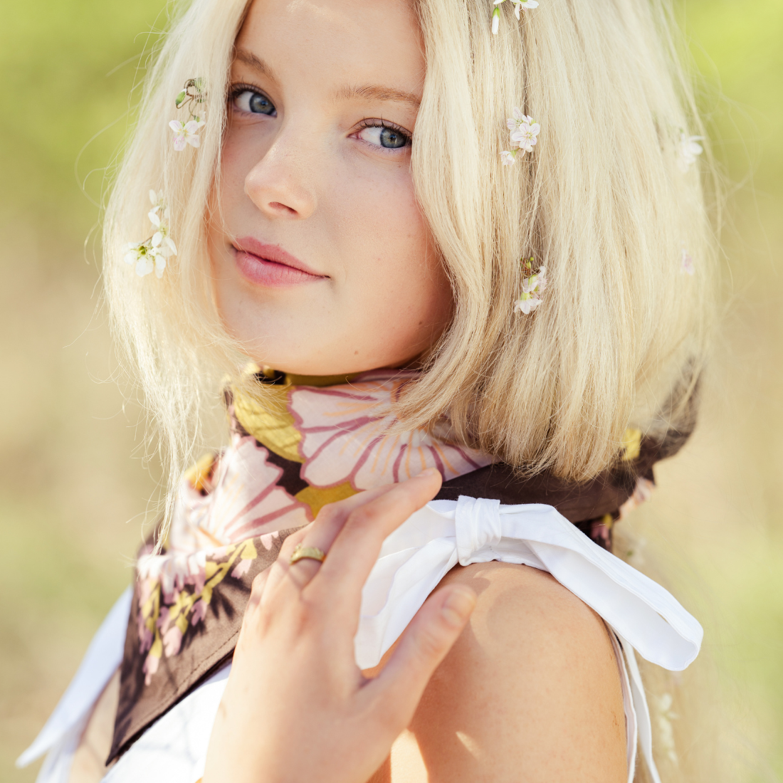 How to style a violet pink floral Bandana